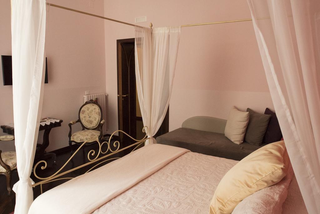 B&B Domus Garibaldi Salerno Exterior foto